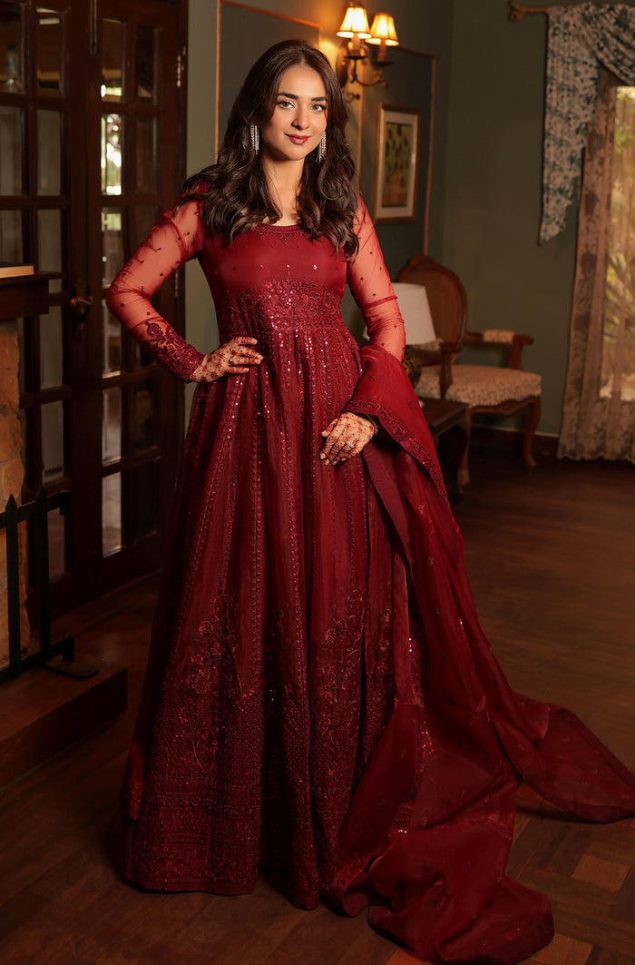 Yumna Zaidi in Jennifer Outfit